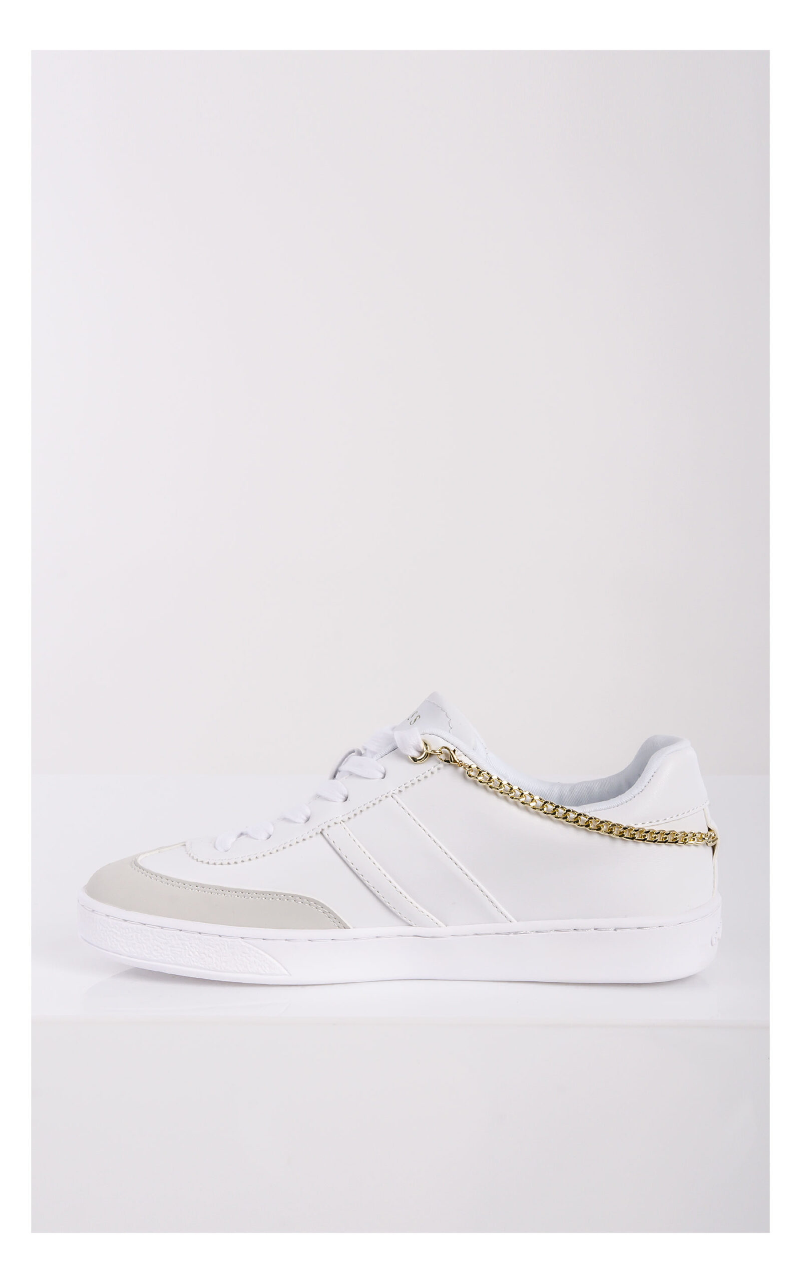 sneakersy guess naoko- widok od wewnętrznej strony z profilu