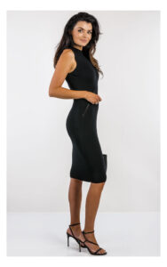 czarna mini sukienka marciano guess bodycon- widok na modelce z profilu