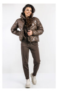 Kurtka EA7 zimowa bomber w monogram brązowa