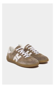 Damskie sneakersy z naturalnej skóry Elisabetta Franchi beżowe z wyraźnym logo – sneakersy premium z gumową podeszwą – minimalistyczny styl i włoskie wykonanie