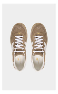 Damskie sneakersy z naturalnej skóry Elisabetta Franchi beżowe z wyraźnym logo – sneakersy premium z gumową podeszwą – minimalistyczny styl i włoskie wykonanie
