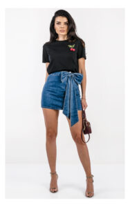 T-shirt TWINSET basic z szydełkową broszką czarny