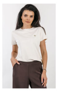T-shirt GUESS ACTIVE z logowaną naszywką basic kremowy