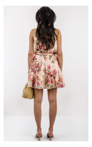 Sukienka GUESS mini w kwiatowy print brzoskwiniowa